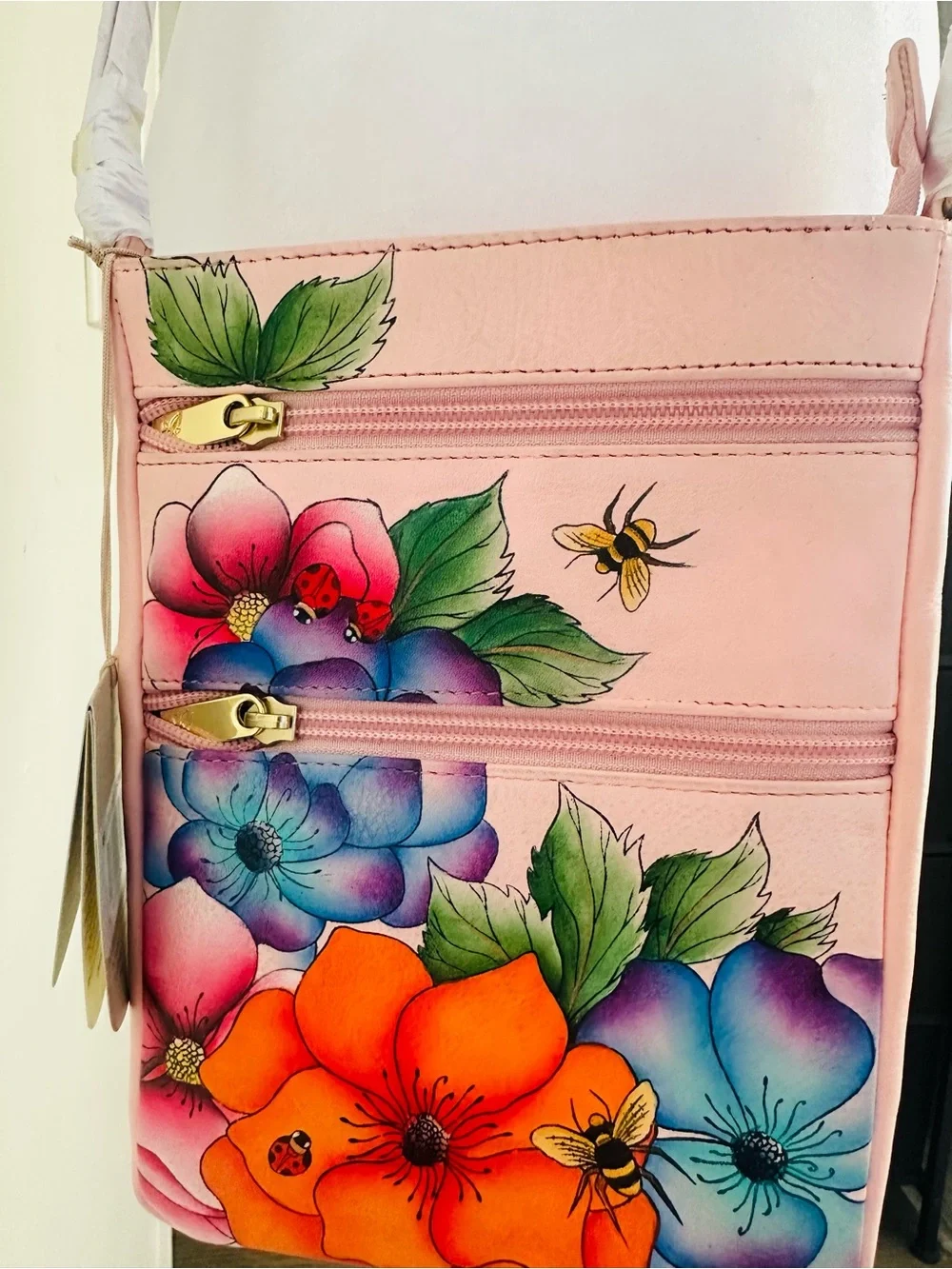 Anuschka add stunning